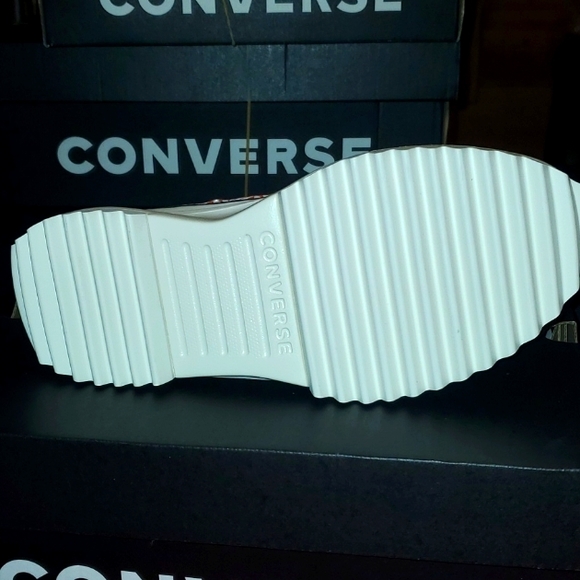 Converse - Picture 3 of 4